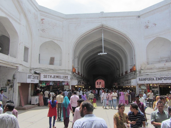 The slightly unglorious Chhatta Chawk bazaar
