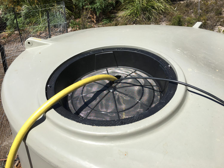 Power cable and irrigation hose in the top of the tank