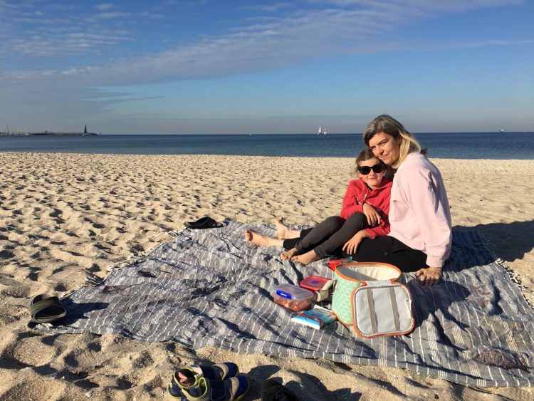 Breakfast on the beach, next to the ferry port in Melbourne