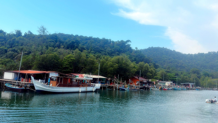 Fishing boats along the river into Royal Siam Marina, Ko Chang